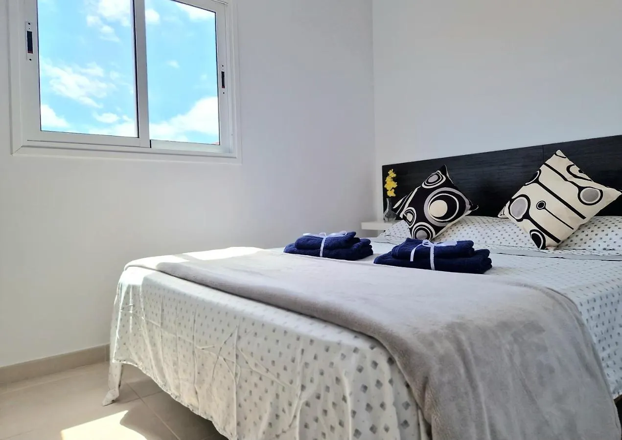 Habitacion Privada En Apartamento Moderno Compartido Cerca De La Playa Y Aeropuerto Hotel San Isidro  Spain