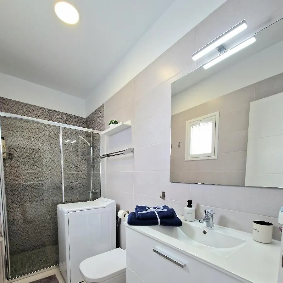 Habitacion Privada En Apartamento Moderno Compartido Cerca De La Playa Y Aeropuerto Hotel San Isidro  Vendégház San Isidro (Tenerife)