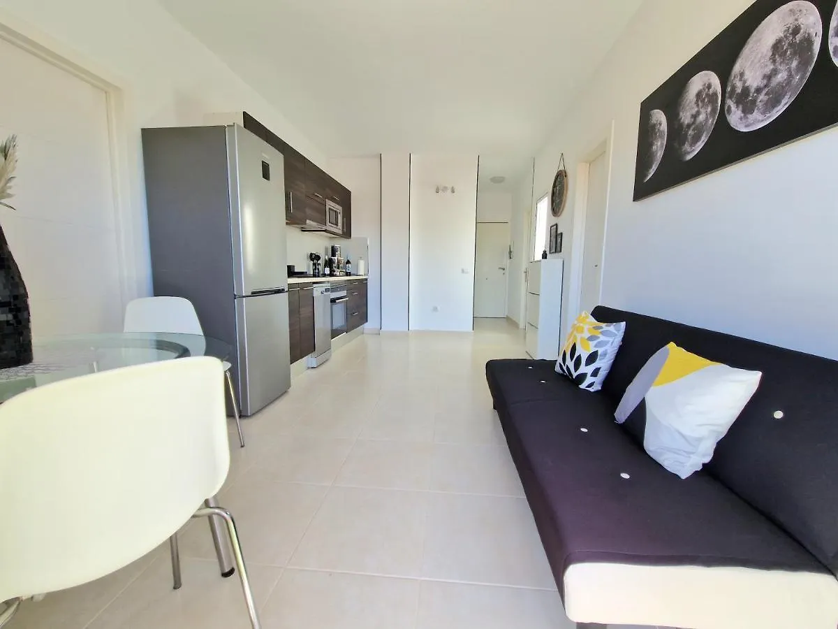 Habitacion Privada En Apartamento Moderno Compartido Cerca De La Playa Y Aeropuerto Hotel San Isidro  Vendégház San Isidro (Tenerife)