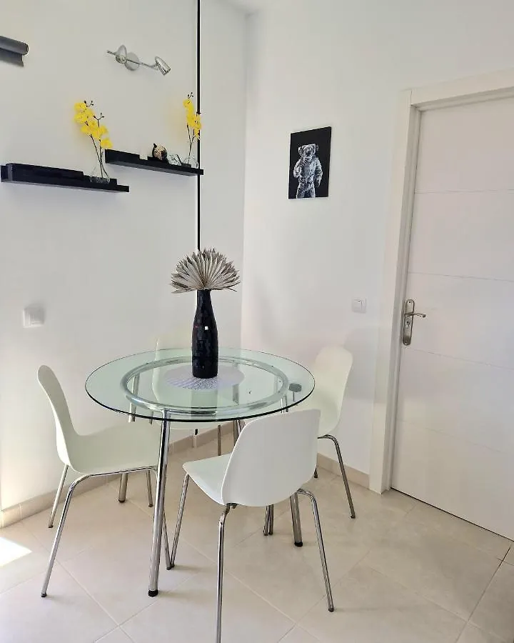Vendégház Habitacion Privada En Apartamento Moderno Compartido Cerca De La Playa Y Aeropuerto Hotel San Isidro  Spanyolország